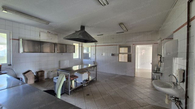Kiadó ipari ingatlan, Győrött, Külső Bácsai úton, 8 szobás