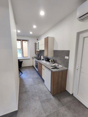 Eladó téglalakás, Komlón 24.99 M Ft, 2+2 szobás