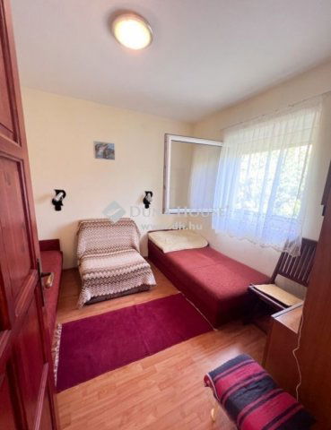 Eladó családi ház, Balatonkenesén 75 M Ft, 2 szobás