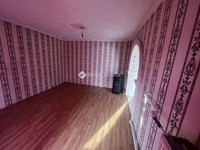 Eladó családi ház, Sárkeresztúron 27.5 M Ft, 4 szobás