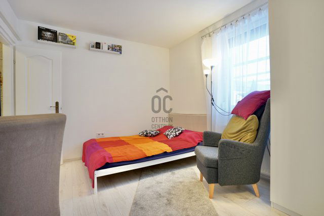 Eladó családi ház, Vácon 140.9 M Ft, 5 szobás