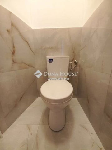 Eladó téglalakás, Pécsett 69.9 M Ft, 3 szobás