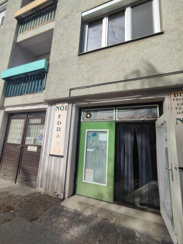 Eladó üzlethelyiség, Szegeden, Sárosi utcában 19.5 M Ft