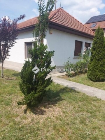 Eladó családi ház, Monoron 76.8 M Ft, 5 szobás