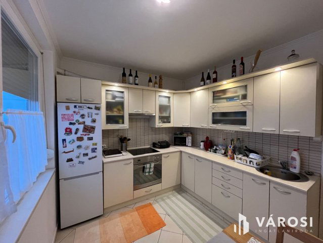 Eladó panellakás, Debrecenben 66.9 M Ft, 3 szobás