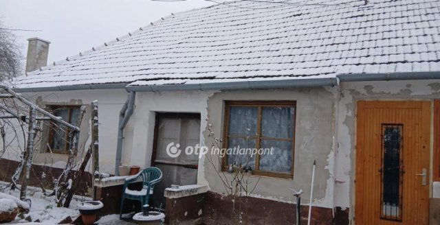 Eladó családi ház, Pápocon 14.9 M Ft, 2 szobás