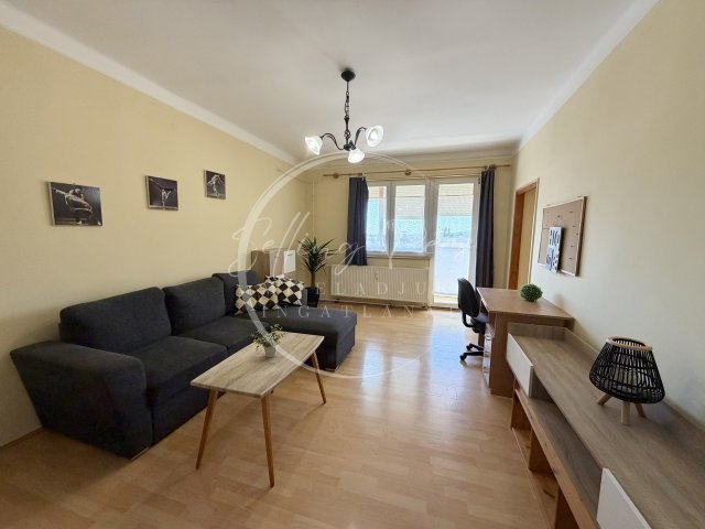 Eladó téglalakás, Pécsett 45.9 M Ft, 2 szobás