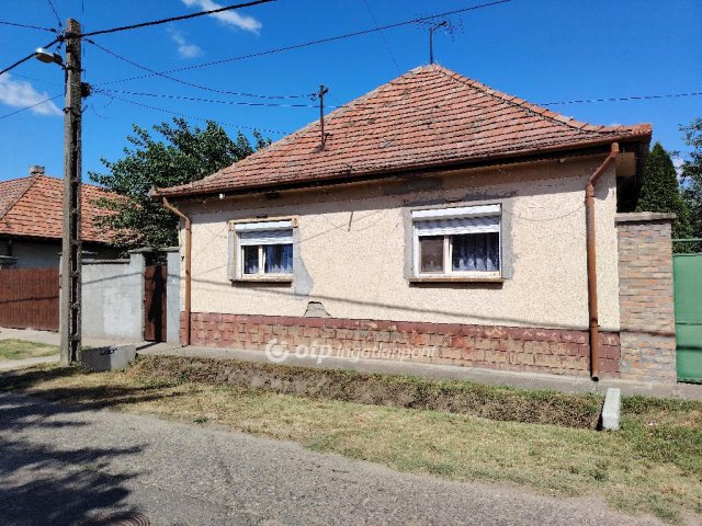 Eladó családi ház, Kecelen 17.99 M Ft, 2 szobás