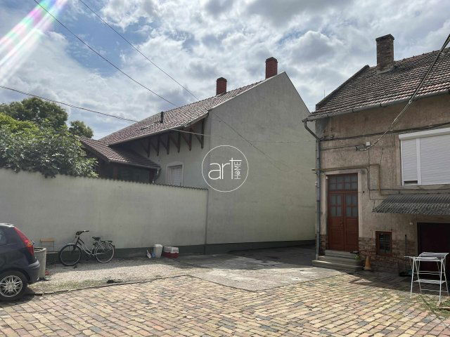 Eladó családi ház, Szegeden 99 M Ft, 2 szobás