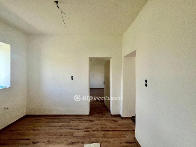 Eladó családi ház, Újszászon 34.99 M Ft, 3+1 szobás