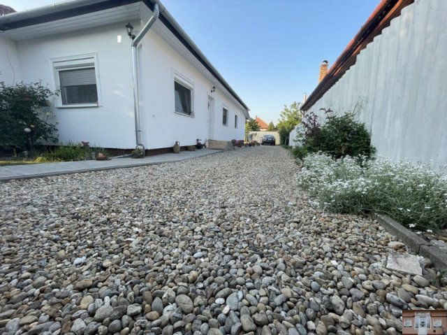 Eladó családi ház, Monoron 67 M Ft, 5 szobás