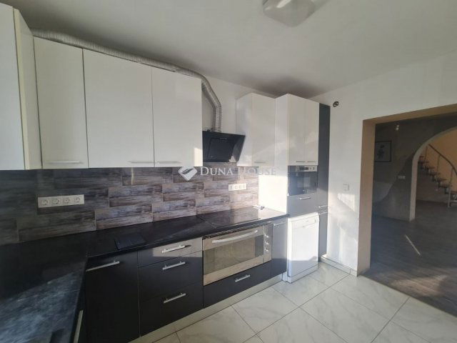 Eladó családi ház, Kerepesen 134.9 M Ft, 4 szobás