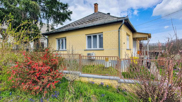 Eladó családi ház, Karádon 44.7 M Ft, 3 szobás