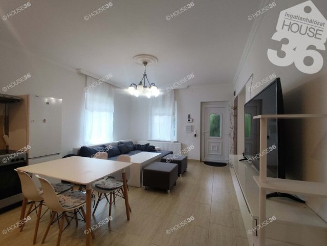 Kiadó családi ház, albérlet, Kecskeméten 290 E Ft / hó