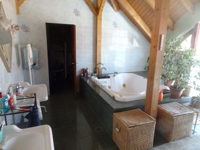 Eladó családi ház, Budapesten, XIII. kerületben 350 M Ft