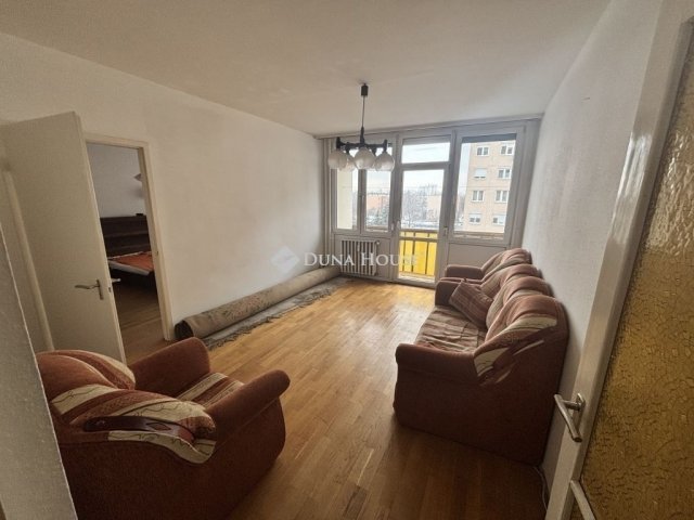 Eladó panellakás, Kecskeméten 62.5 M Ft, 3 szobás