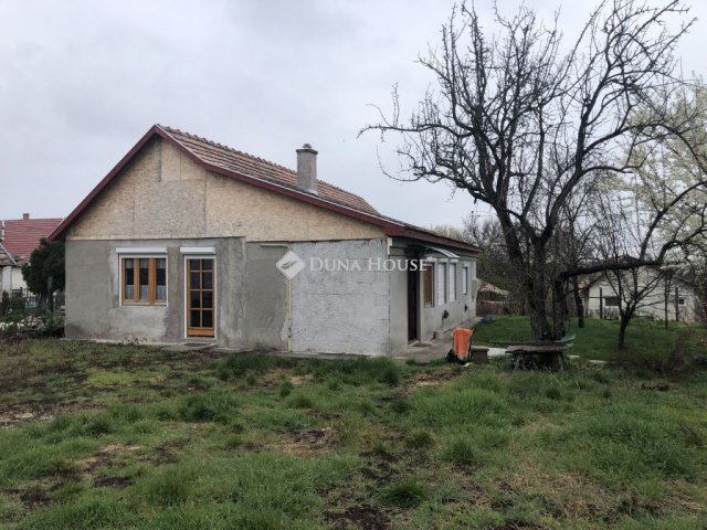 Eladó családi ház, Enyingen 34.9 M Ft, 2 szobás