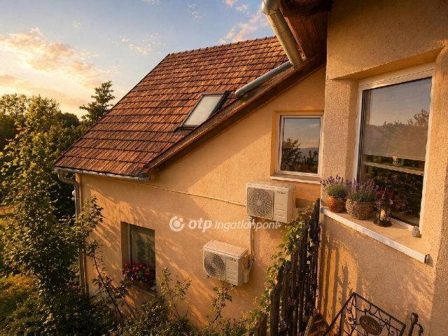 Eladó családi ház, Győrladaméren 159.9 M Ft, 6 szobás