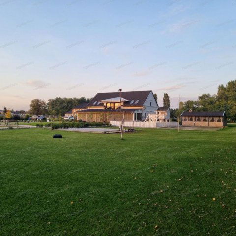 Eladó hotel, Kecskeméten 420 M Ft, 6 szobás