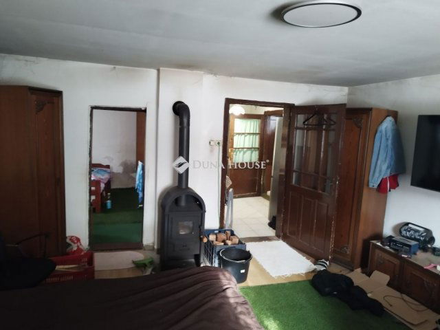 Eladó családi ház, Naszályon 24.9 M Ft, 2 szobás