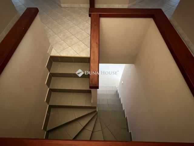 Eladó családi ház, Dunaújvárosban 119.9 M Ft, 7 szobás