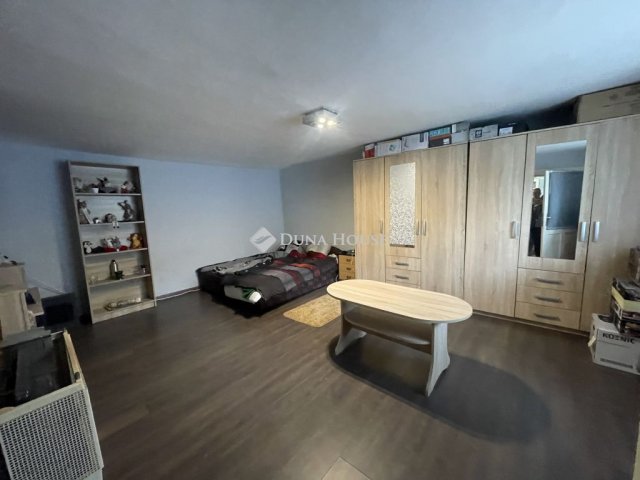 Eladó téglalakás, Baján 16.99 M Ft, 1 szobás