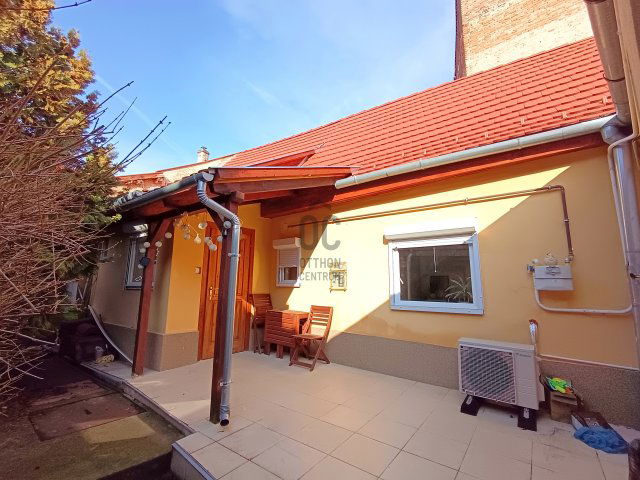 Eladó téglalakás, Pécsett 49 M Ft, 2 szobás