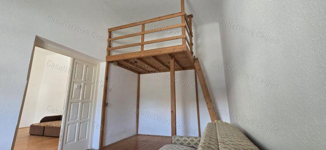 Eladó családi ház, Cegléden 34.9 M Ft, 2 szobás