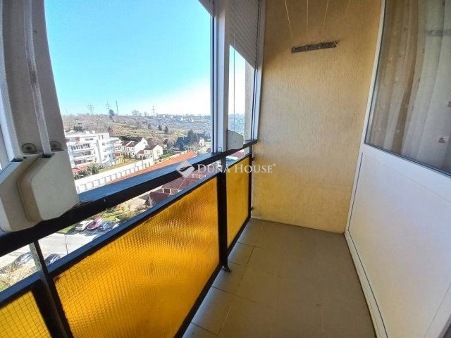 Kiadó panellakás, albérlet, Pécsett 150 E Ft / hó, 2 szobás