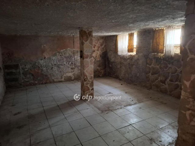 Eladó családi ház, Villányban 22 M Ft, 5 szobás