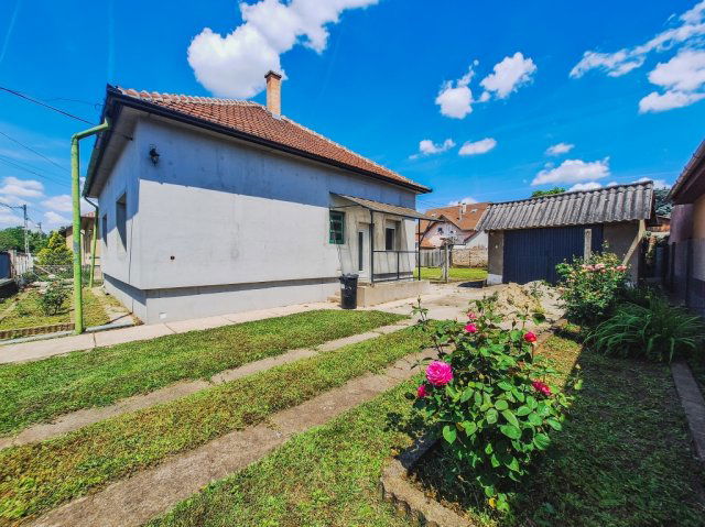 Eladó családi ház, Vecsésen 77.99 M Ft, 3 szobás