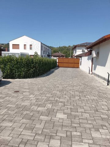 Eladó ikerház, Tatabányán 149.9 M Ft, 4+2 szobás