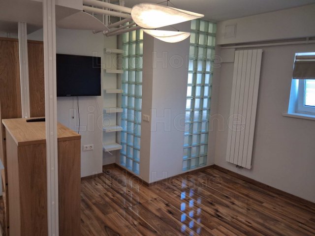 Eladó üzlethelyiség, Veszprémben 35 M Ft, 1 szobás