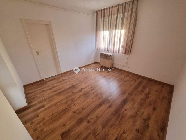 Eladó téglalakás, Veszprémben 54.9 M Ft, 2 szobás