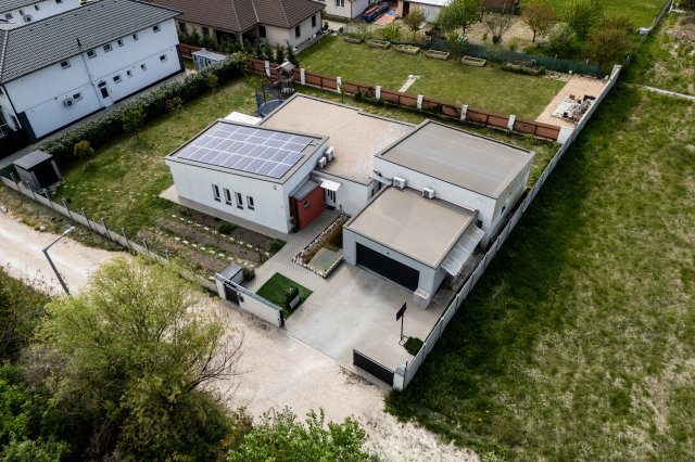 Eladó családi ház, Tatabányán 274.999 M Ft, 5 szobás