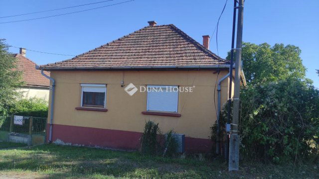 Eladó családi ház, Diósjenőn 42 M Ft, 2 szobás