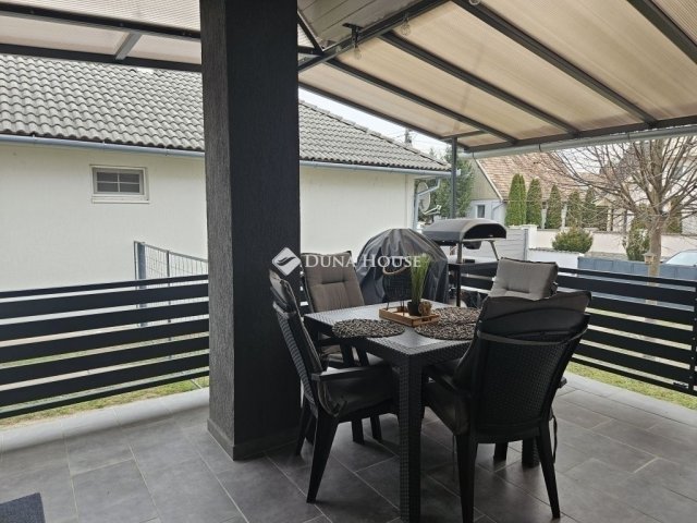 Eladó családi ház, Siklóson 99.9 M Ft, 4 szobás
