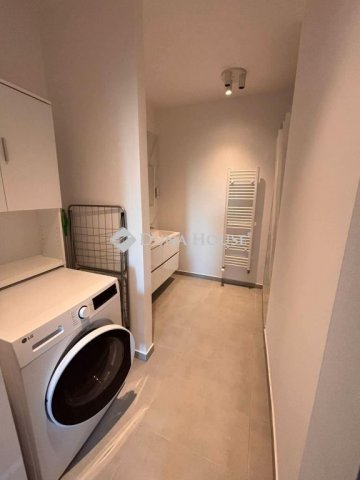 Kiadó téglalakás, albérlet, Pécsett, Péter utcában, 3 szobás