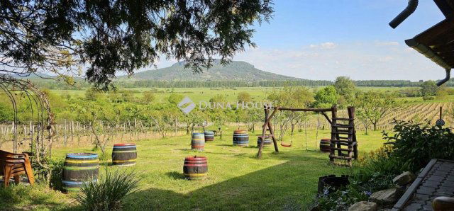 Eladó üzlethelyiség, Hegymagason 664.216 M Ft