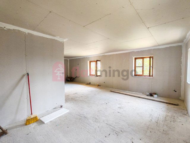 Eladó családi ház, Pécsett 37.9 M Ft, 2 szobás