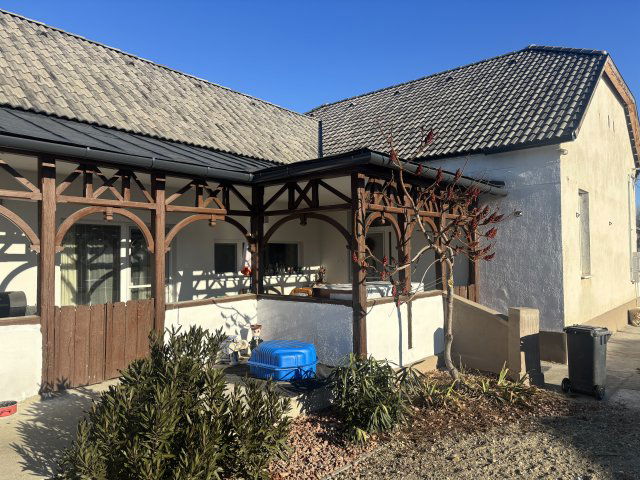 Eladó családi ház, Szárföldön 77.6 M Ft, 3 szobás