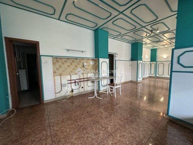 Eladó üzlethelyiség, Dunaújvárosban 47.5 M Ft