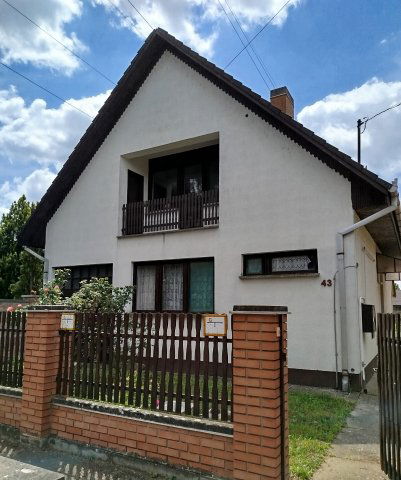 Eladó családi ház, Szegeden 128 M Ft, 5 szobás