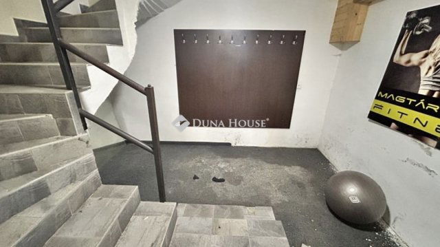 Eladó családi ház, Kőszegen 150 M Ft, 1 szobás