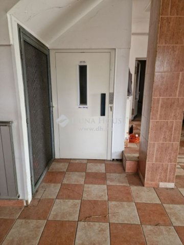 Eladó családi ház, Pécsett 119 M Ft, 6 szobás