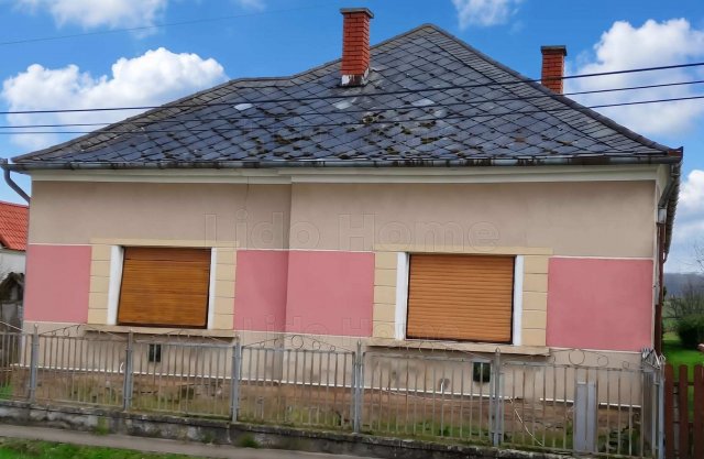 Eladó családi ház, Magyarszentmiklóson 26.9 M Ft, 2+1 szobás