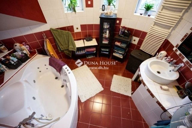 Eladó családi ház, Budaörsön 169.9 M Ft, 4 szobás