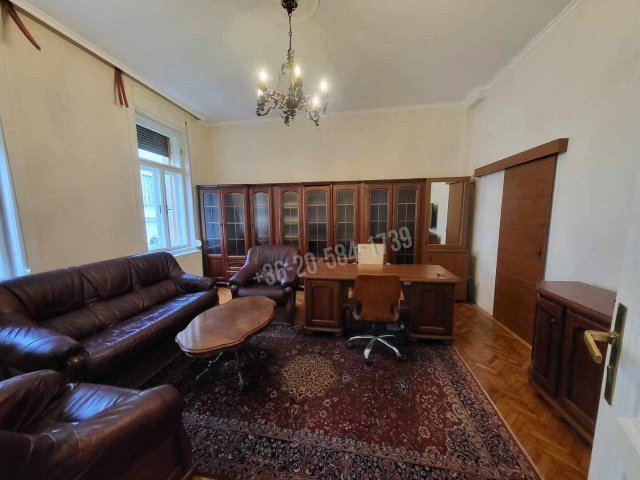 Eladó téglalakás, Keszthelyen 119 M Ft, 4 szobás