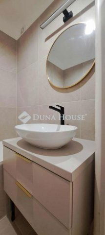 Kiadó panellakás, albérlet, Pécsett 180 E Ft / hó, 2 szobás