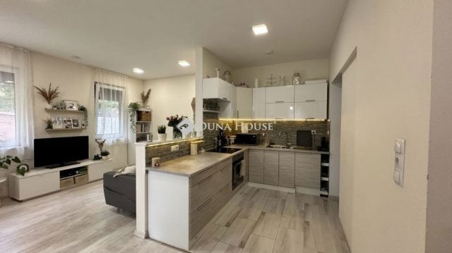 Eladó családi ház, Veresegyházon 105 M Ft, 4 szobás